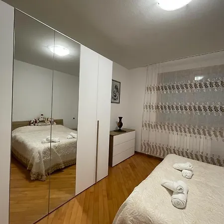 Apartment Valerica Mira